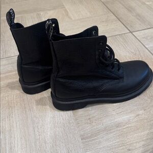 Doc Martens Black Leather Lace-Up Boots US 9